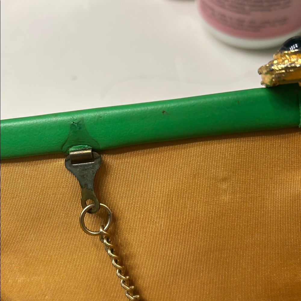 Vintage  60s Elegant Vinyl Green Clutch Bag Purse Gold Chain Medallion Closure - Picture 9 of 11